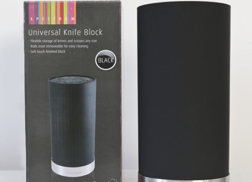 Win a universal knife block