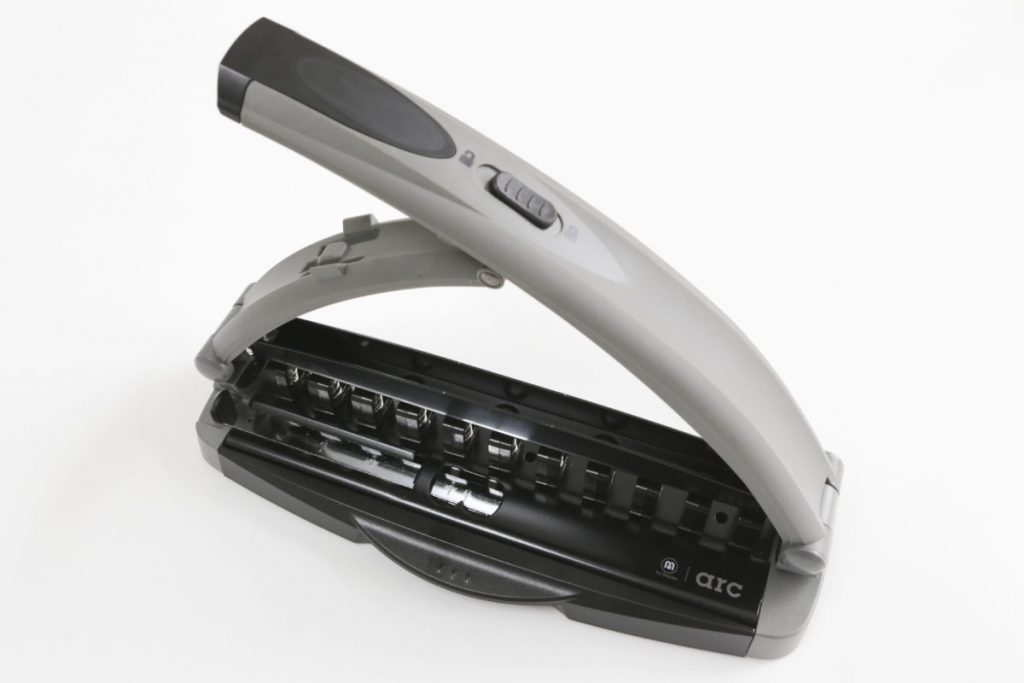 M by Staples Arc Hole Punch Black and Grey unlocked