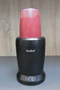 The fruit smoothie is blended quickly and powerfully in the VonShef Ultrablend